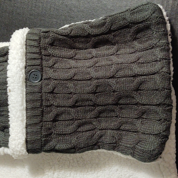 New Sherpa and knit scarf with pockets - Picture 2 of 3